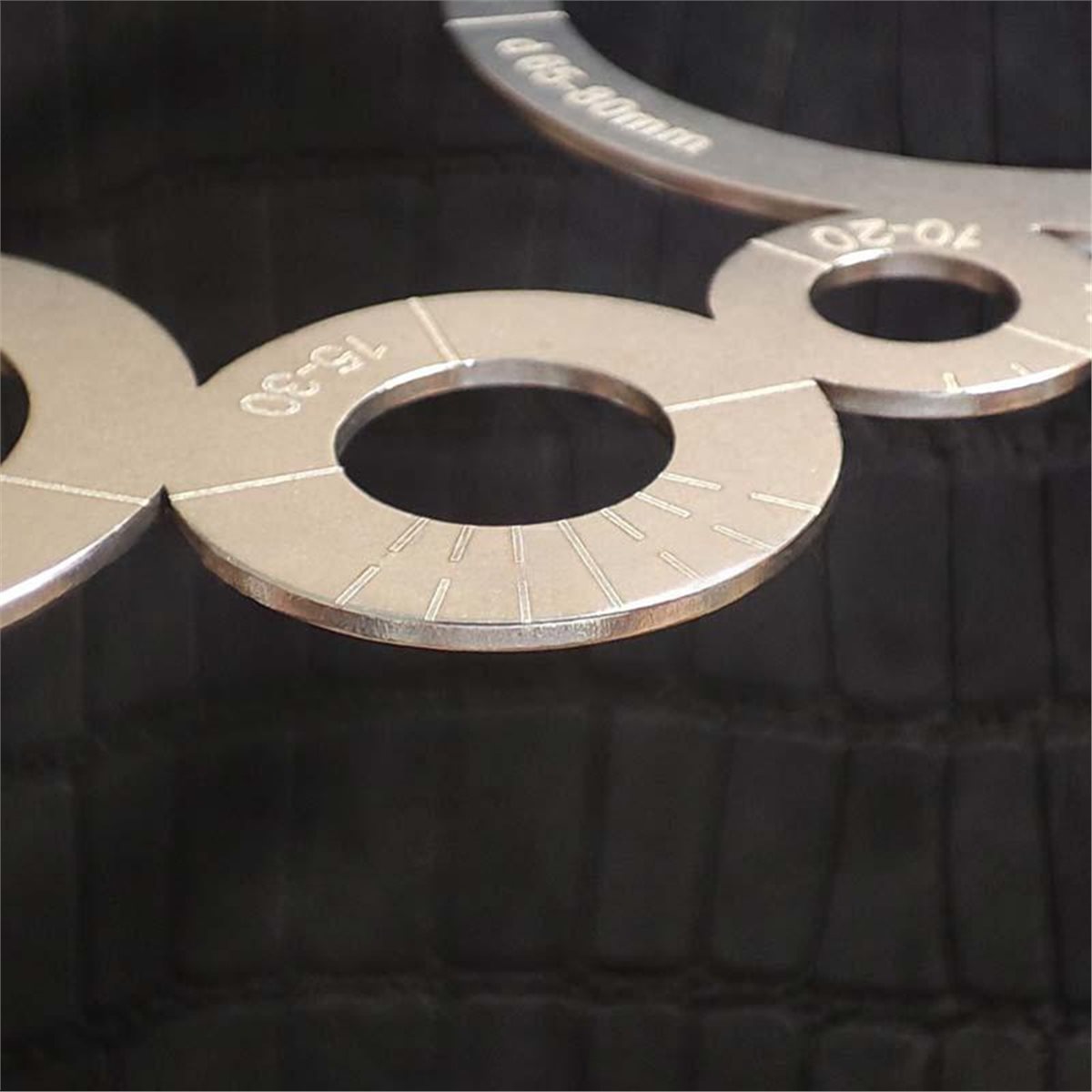ไม้บรรทัดตัดมุมงานหนังพร้อมที่ - Leatherwork Ruler บทวิจารณ์และราคา