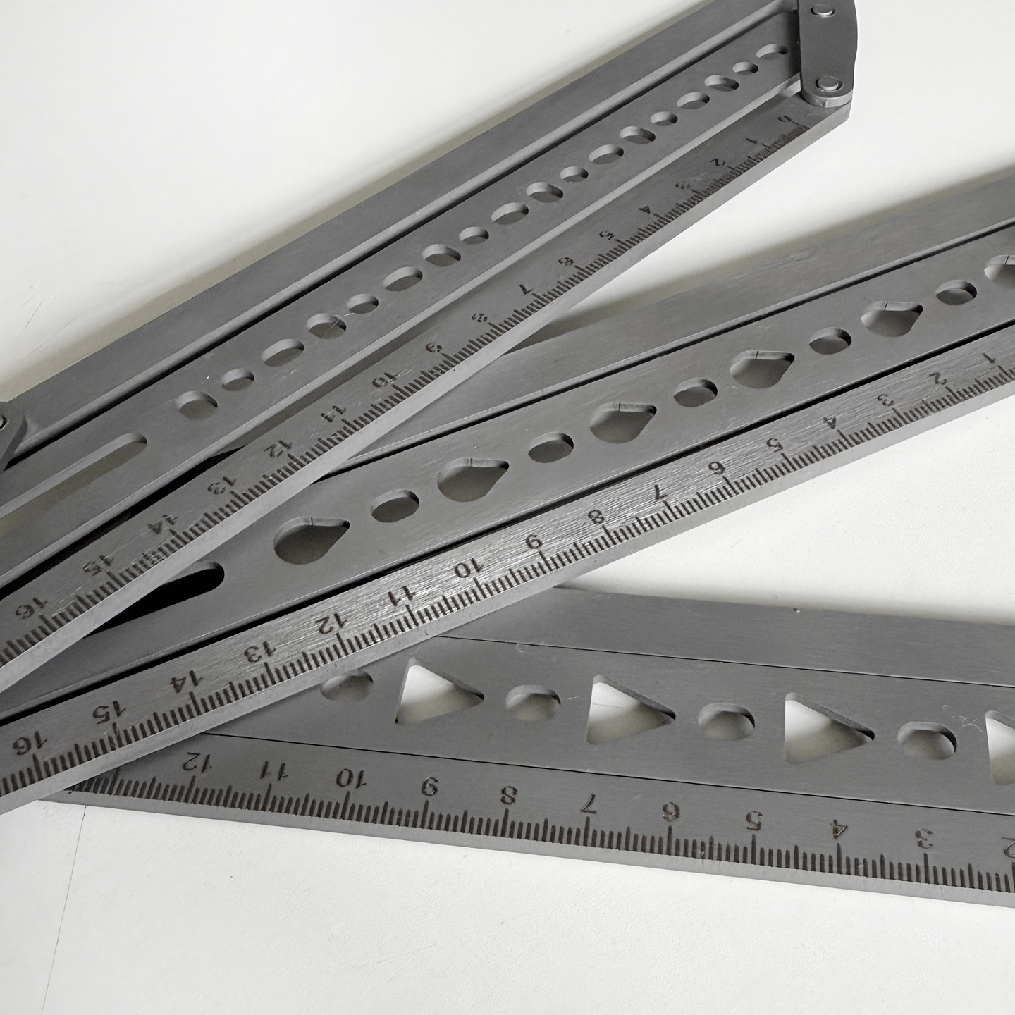 ไม้บรรทัดวัดตำแหน่งเข็มขัดหนัง - Leatherwork Ruler บทวิจารณ์และราคา